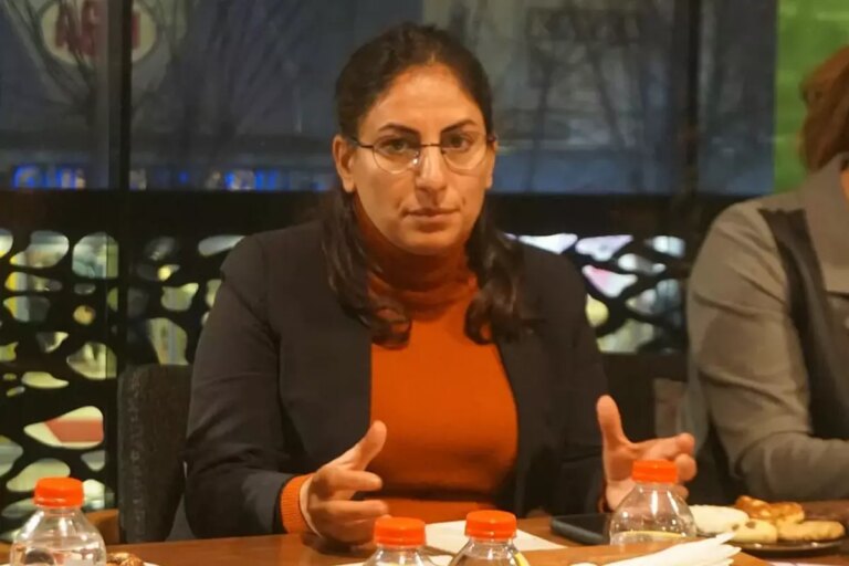 dem-partili-siirt-belediye-baskani-sofya-alagasa-teror-orgutu-uyeliginden-6-yil-3-ay-ceza-verildi-DpScbK16.jpg